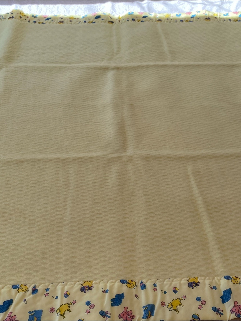 Vintage Esmond Yellow Baby Blanket Satin like Trim Nursery Receiving Crib Throw - Picture 6 of 7